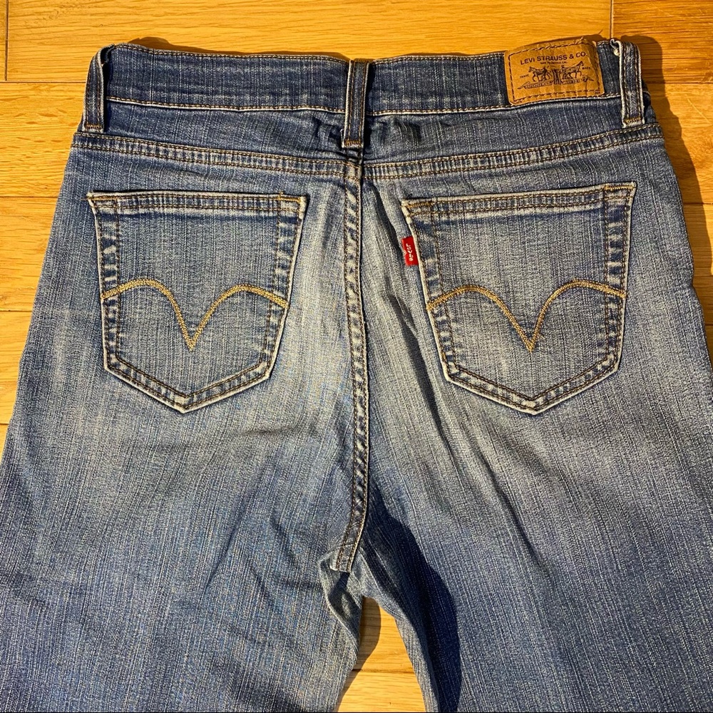 Levi’s 548 Perfectly Slimming Capri Cropped Jeans size 8 in medium wash - Picture 7 of 14